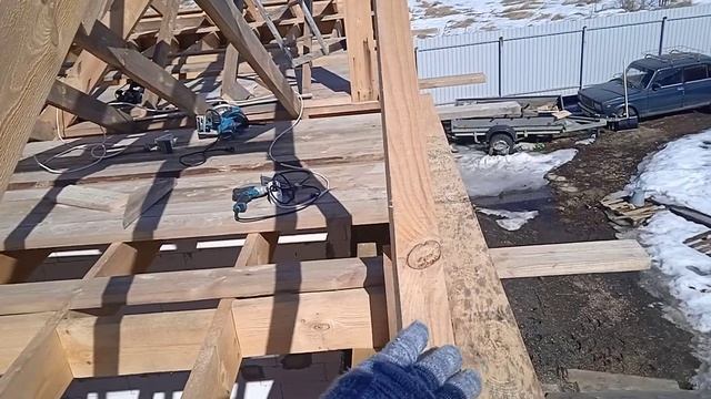 ч.1 Выносные стропила, фронтонный свес крыши своими руками. В одиночку..mp4 смотреть онлайн