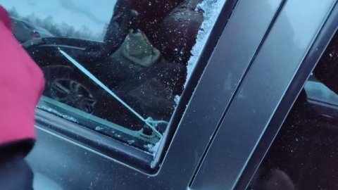 как открыть рено когда сел акб