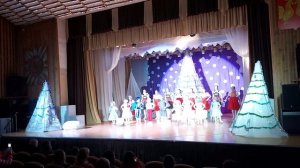 "Пляшут белки" новогодний хоровод.