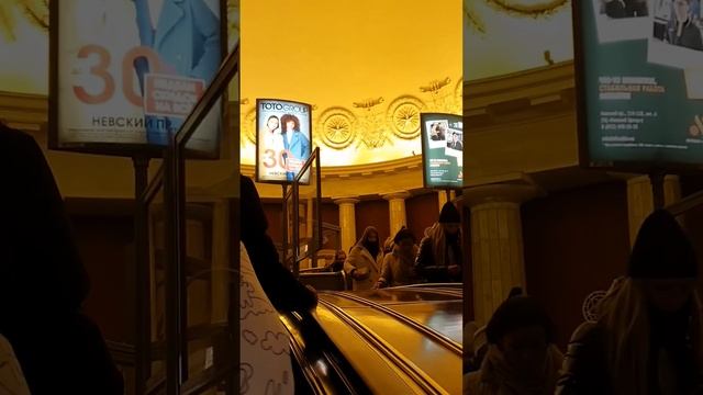 Питер 17.11.2022. Идем на концерт Лолиты. Московская площадь. Питерский метрополитен.