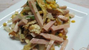 Салат из ветчины с кукурузой и яйцом