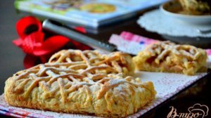 Слоеный пирог с яблоками и корицей