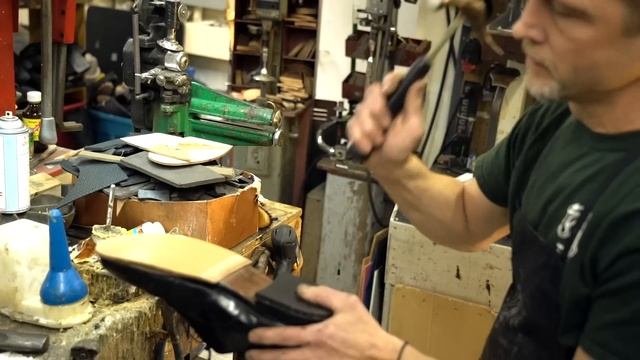 Al Nola Shoe Repair + OTB смотреть онлайн