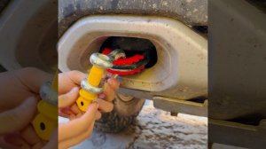 Установка стального шакла в проушину автомобиля