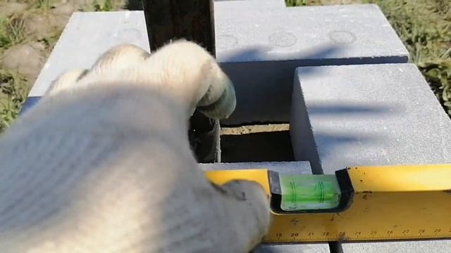 Забор из кирпича и профнастила – своими руками. Кладем столбы. смотреть онлайн