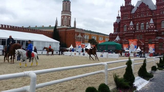 Лера на Тягаче. Красная площадь. смотреть онлайн