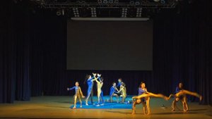 Пластическая акробатика _В синем море_