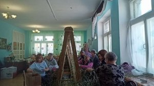 Покажу вам второй этаж/ Познакомилась с волонтёрами, научилась плести сети/