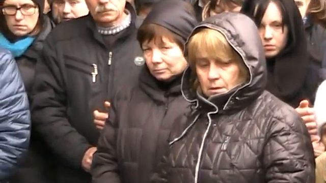 В Сумах попрощались с погранцом, погибшим в АТО смотреть онлайн