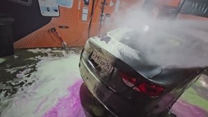 Тесты автошампуней на флуоресцентных красках без потери качества или утраты его моющих свойств.