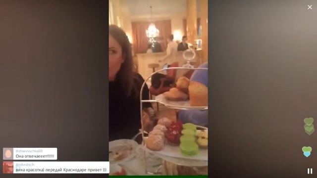 Пик кризиса: Лопырёва ест десерт из золота / Перископ Лопырёвой 2016 на TopPeriscope.Ru смотреть онлайн