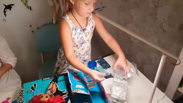 Распаковка куклы lol O.M.G.surprise class prez смотреть онлайн