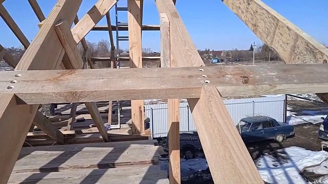 Ч.2 Выносные стропила, фронтонный свес своими руками в одиночку. РЕЗУЛЬТАТ.mp4 смотреть онлайн