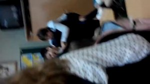 Школьники катаются друг на друге