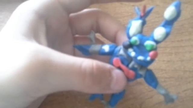 Стырые аниматроники из 1 части и сломанные той