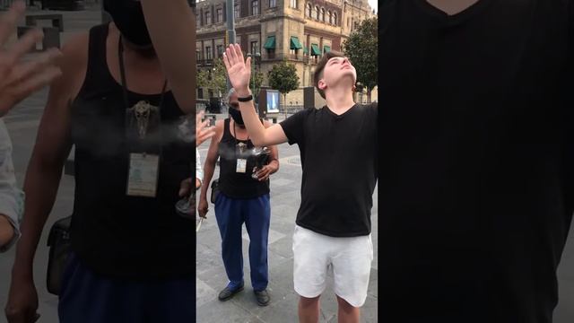 Удивительная Мексика: церемония изгнания злых духов в центре Мехико смотреть онлайн