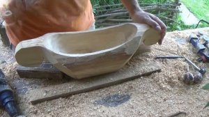 Процесс резьбы братины Ладья из липы