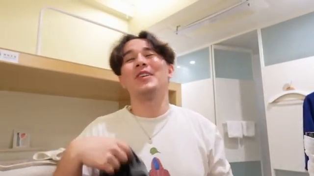 УЛЕТЕЛ В КОРЕЮ! (Концерт Оливии Родриго, Корейская Еда, Сходил в Кино на Чонгука, Мои Траты) смотреть онлайн