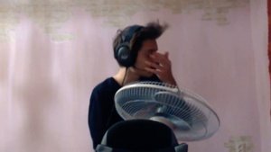 Акума танцует с вентилятором | akumaqqe танцует