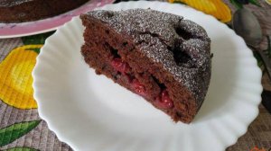 Шоколадный брауни с вишней и шоколадом