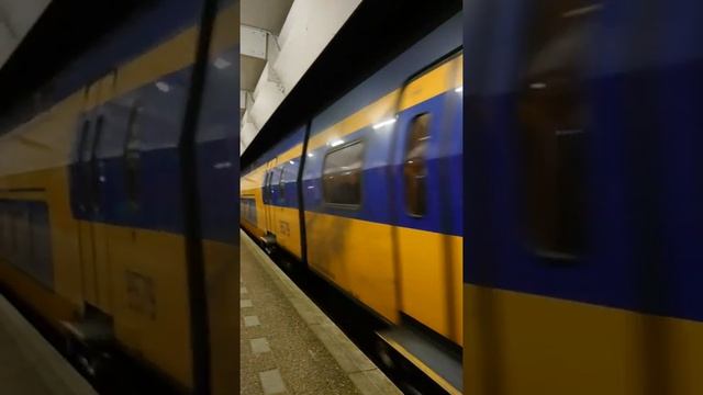 Amsterdam Zuid - Amersfoort the Netherlands Intercity train | Friday 11 Feb 2022 | 07:15 pm (4°C) смотреть онлайн