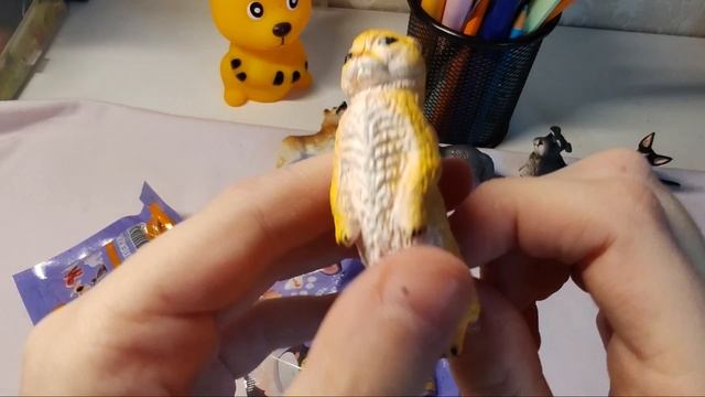 Распаковка сюрпризов, распаковка игрушек из Красного и белого. Мини питомцы смотреть онлайн