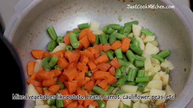 vegetable kurma in Tamil / Veg kurma recipe / Vegetable kurma for chapati, Roti !!! смотреть онлайн