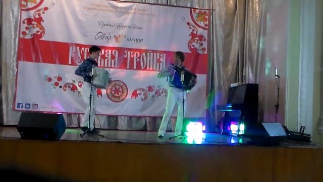 Русская тройка 2021, Алушта, Гармонист Павел Уханов и К, Микс смотреть онлайн