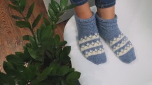 Вяжем тапочки спицами без швов