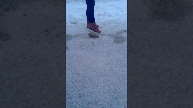 Интересно провалится лёд или нет смотреть онлайн