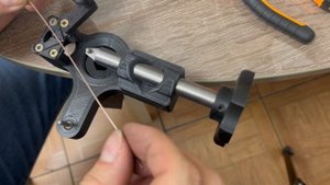 Ручной станок для изготовления щучих поводков и аналогичной фурнитуры.