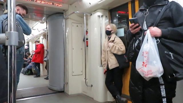 Поездка на метропоезде 81-740.4 «Русич» № 0244 По Центральной Линии в Казани . (07.04.2021) смотреть онлайн