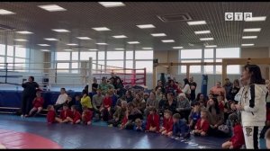 На ковре для самбо с Дедушкой Морозом и Снегурочкой