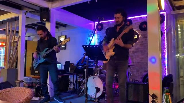 Живая музыка в одном из кафе в Фетхие (Чалыш). смотреть онлайн