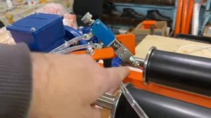 Станок для нанесения клея ПВА на картонный цилиндр-заготовку.