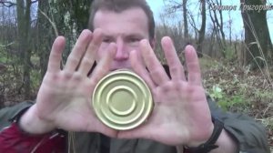 Вскрывание плоской консервной банки голыми руками
