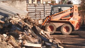 «Зеленстрой» вывез на пляжи курорта более 70 кубометров дров