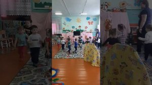 Подвижная игра "Медведь и пчёлы" с детьми 3 года