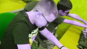 Ребята, прикиньте, тут есть радио!