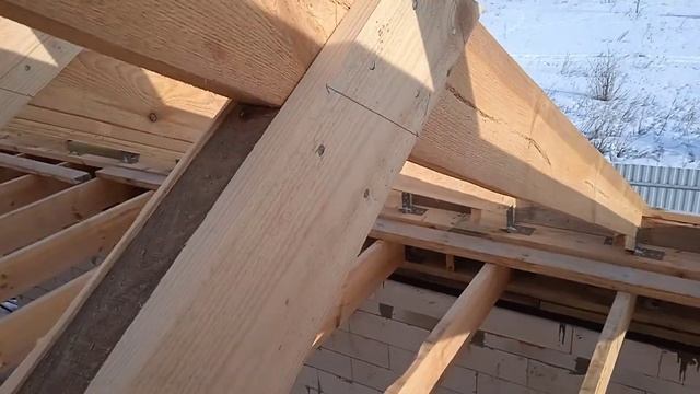 Усиление стропильной системы двускатной крыши подкосами, подпорками. Своими руками.mp4 смотреть онлайн