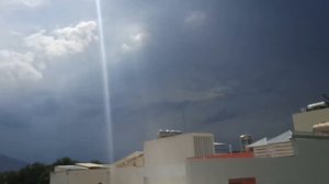 Одновременно - яркое синее небо, палящее солнце, гром и черные тучи. Нячанг. 15 августа.