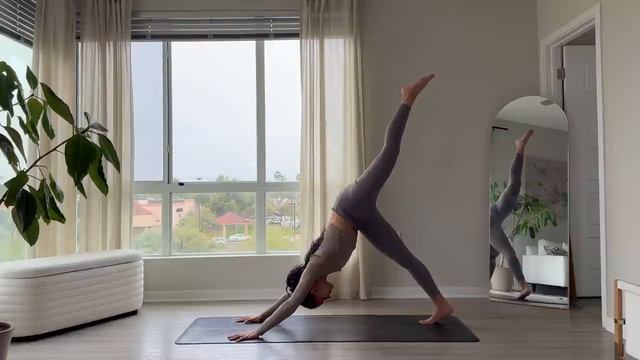 10 Minute Full Body Yoga Flow - Zen In Ten