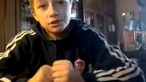 Мальчик пытается признаться в любви
