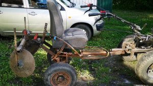 Окучивание кортофеля сидя в кресле 2024