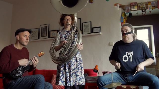 3 gars dans l'jardin /// Le grand blond смотреть онлайн