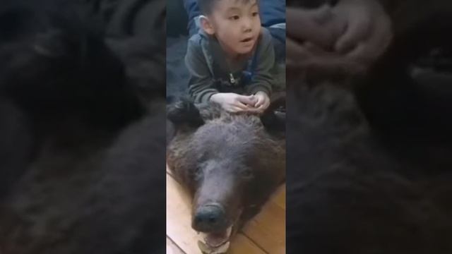 Внук поздравляет бабушку.