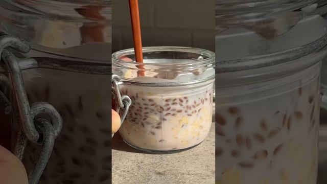 Ленивая клубничная овсянка 🍓 #завтрак #быстрыйзавтрак #быстрыйрецепт #клубника #кулинария #еда смотреть онлайн