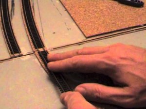 Укладка рельс на стыке модулей