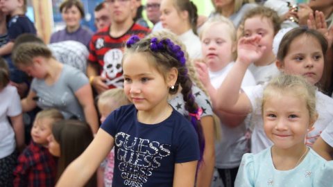 Ролик солнечные дети