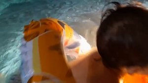 Купаемся в бассейне с Русенькой!